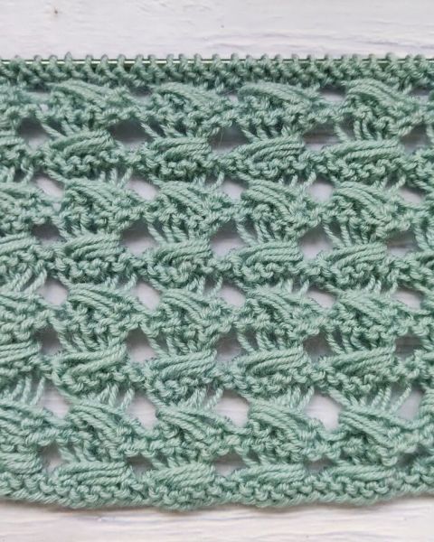 Узор с тройными обвитыми петлями